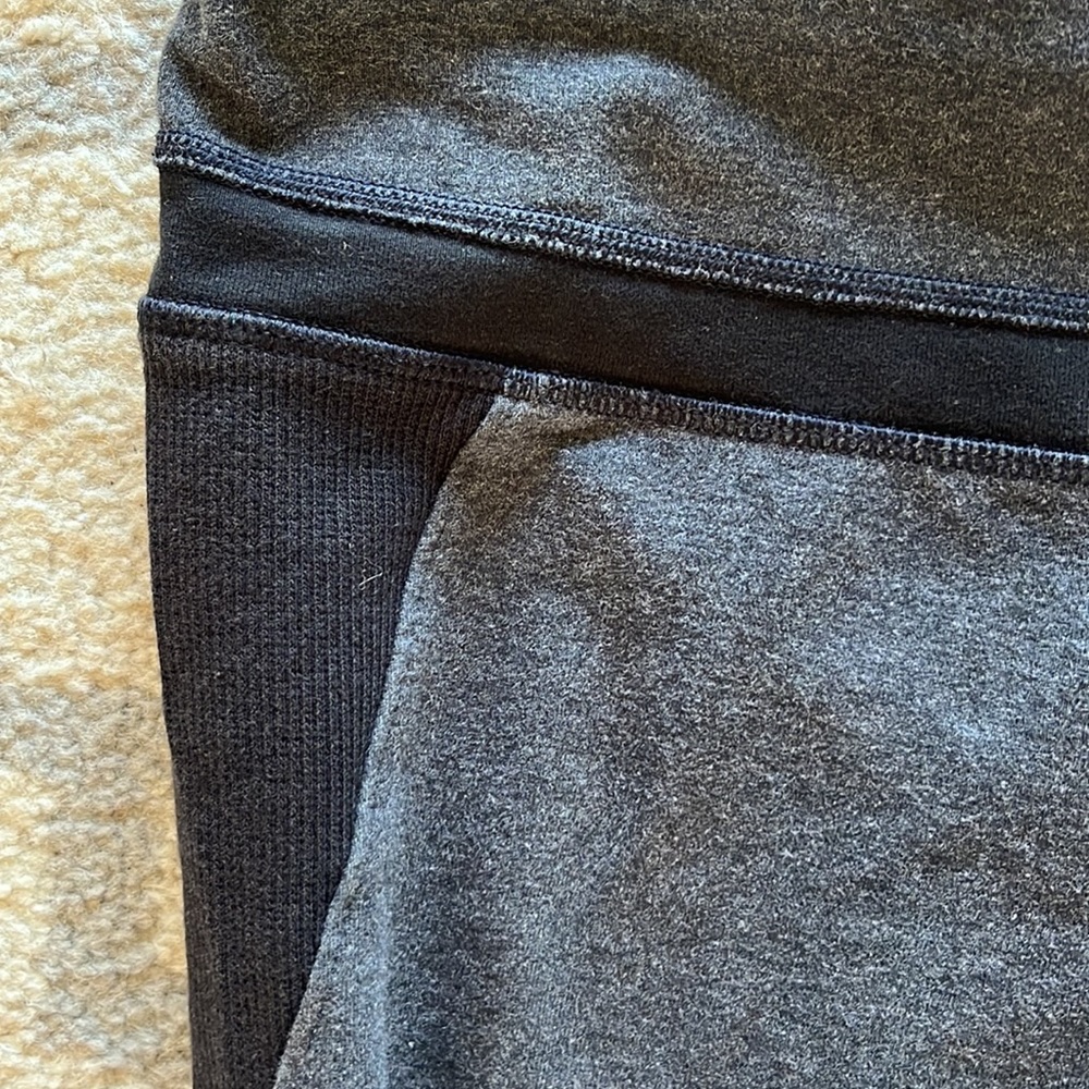 Lululemon crops - Picture 5 of 7